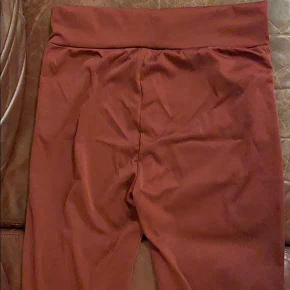 Stretchy burgundy leggings - Picture 4 of 5